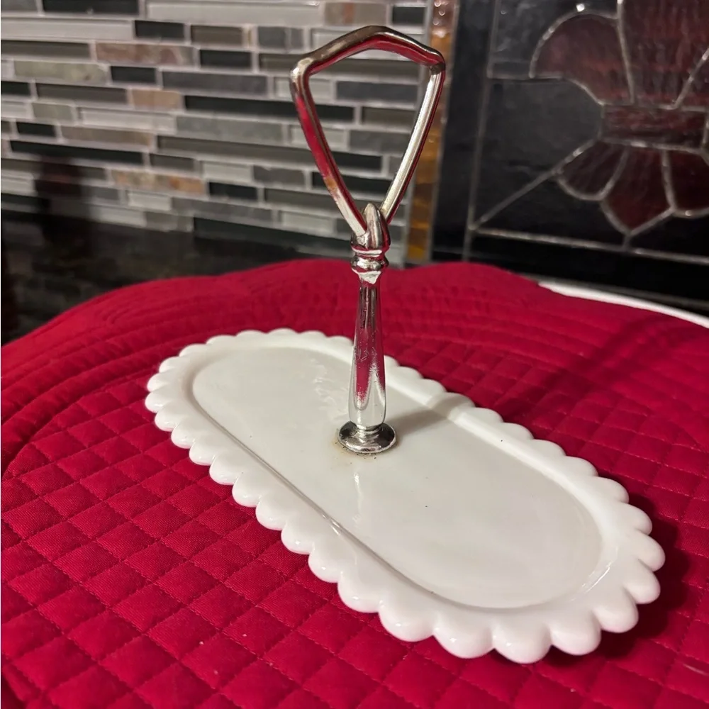 Fenton Salt and Pepper Stand